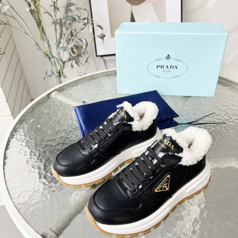 Pra*a casual shoes
